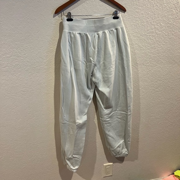 Nike Loose Fit Joggers - Picture 2 of 4
